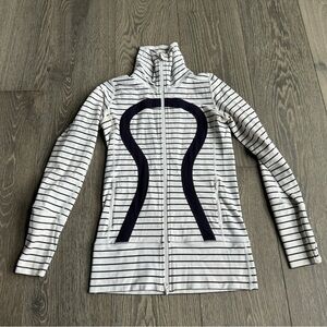 Lululemon In Stride Jacket in Quiet Stripe White Deep Indigo / Deep Indigo
